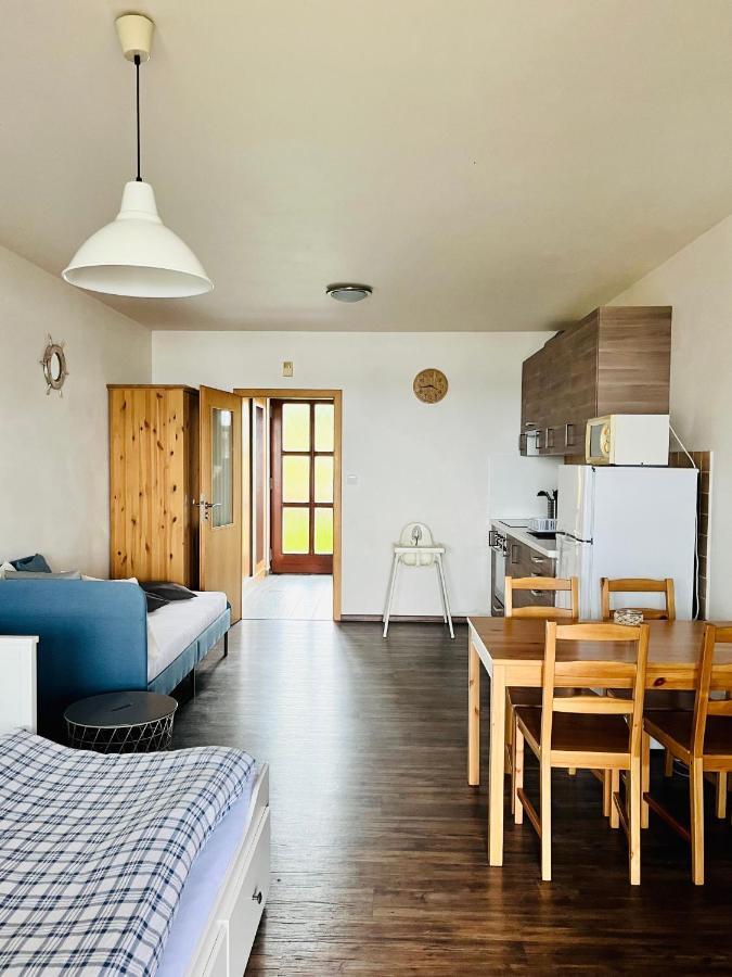 Apartman Plachetnice Frymburk Exteriör bild