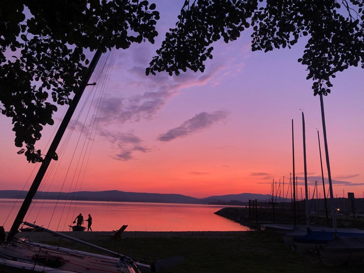 Apartman Plachetnice Frymburk Exteriör bild